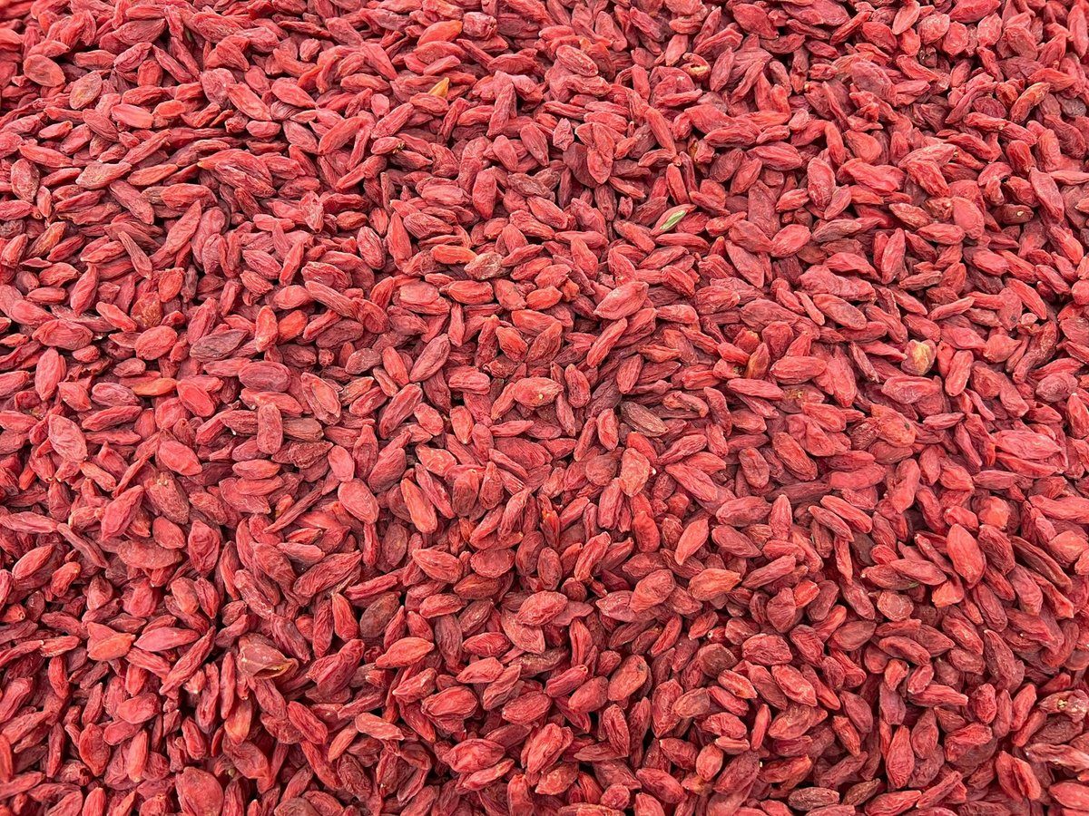 Grand tas de baies de goji séchées, rouge vif